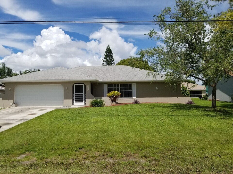 1423 SE 19th St in Cape Coral, FL - Building Photo