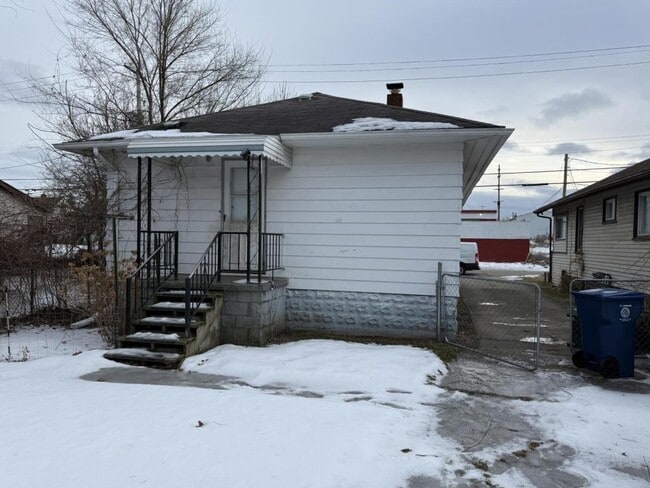 952 Markham St in Flint, MI - Building Photo - Building Photo