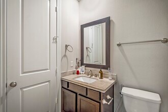 2131 McIlhenny St in Houston, TX - Building Photo - Building Photo