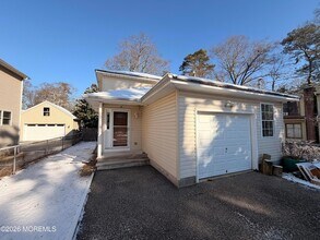 703 Parkside Ave in Toms River, NJ - Building Photo - Building Photo