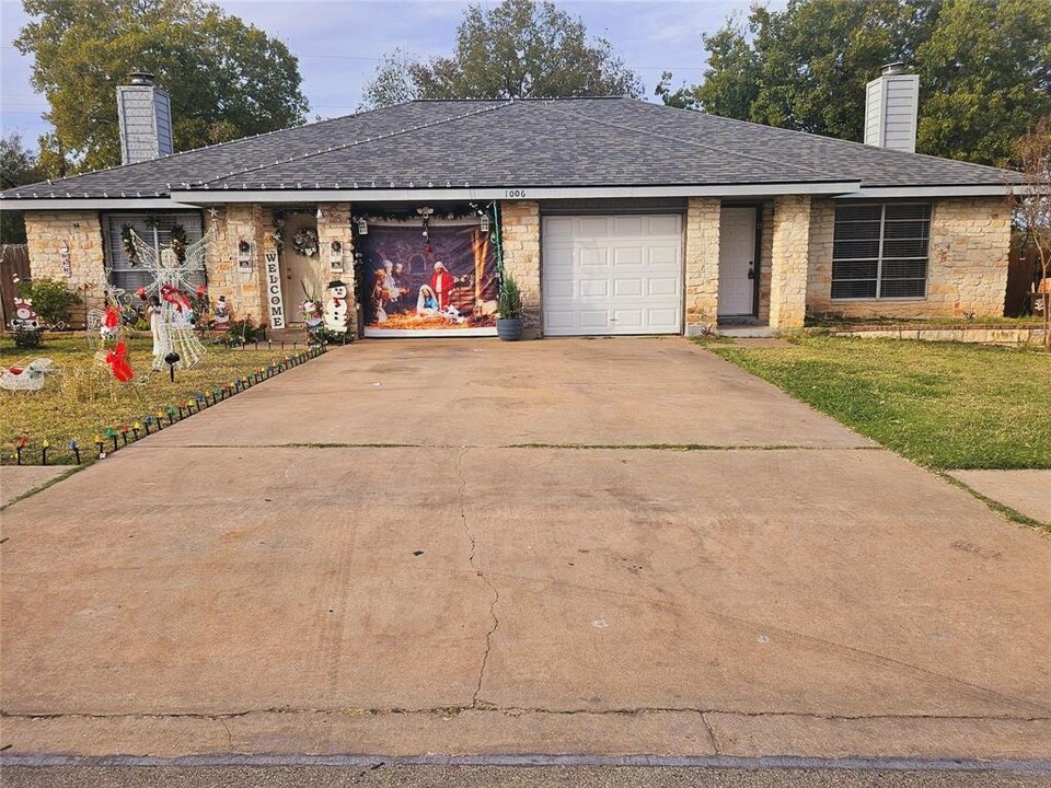 1006 Country Aire Dr in Round Rock, TX - Building Photo