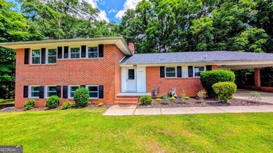3318 Hilltop Cir in Gainesville, GA - Building Photo - Building Photo