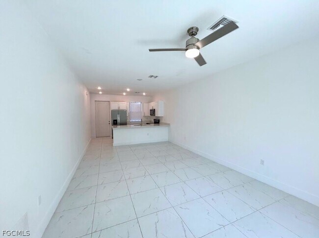 674 Chemstrand St E in Lehigh Acres, FL - Building Photo - Building Photo