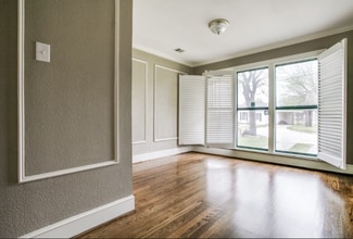 417 E Holley St in Mesquite, TX - Foto de edificio - Building Photo