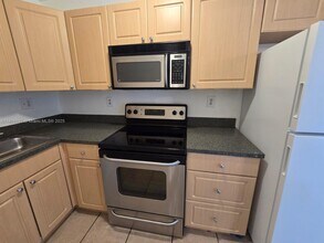 405 S Pine Island Rd in Plantation, FL - Building Photo - Building Photo
