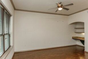 Camden Travis Street in Houston, TX - Building Photo
