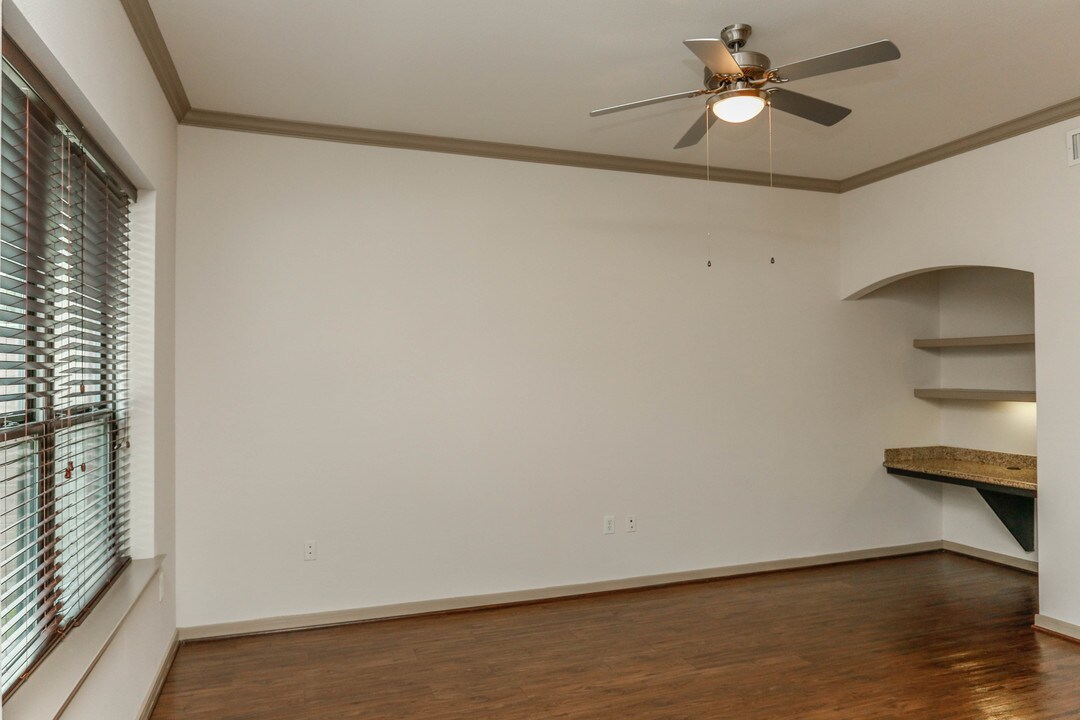 Camden Travis Street in Houston, TX - Building Photo