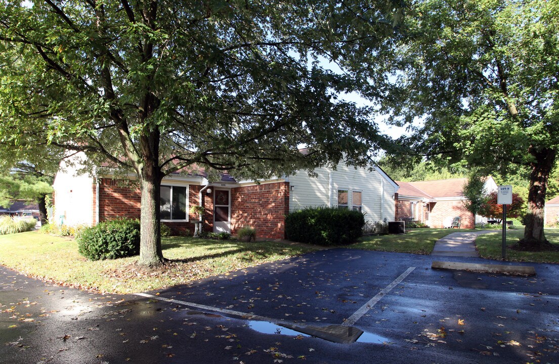 Conine Village in Pataskala, OH - Foto de edificio