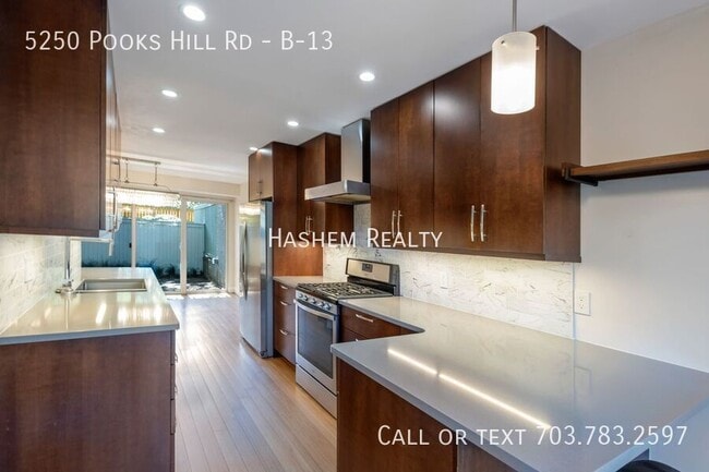 5250 Pooks Hill Rd in Bethesda, MD - Building Photo - Building Photo