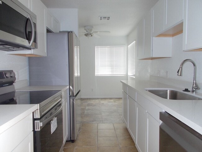 1824 N Decatur Blvd in Las Vegas, NV - Building Photo - Building Photo