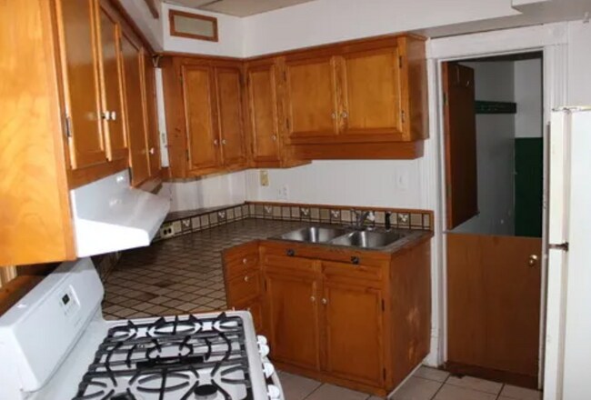 2411 Monroe St NE in Minneapolis, MN - Building Photo - Building Photo