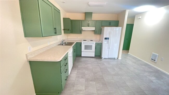 931 Mountain Meadows Cir in Ashland, OR - Building Photo - Building Photo