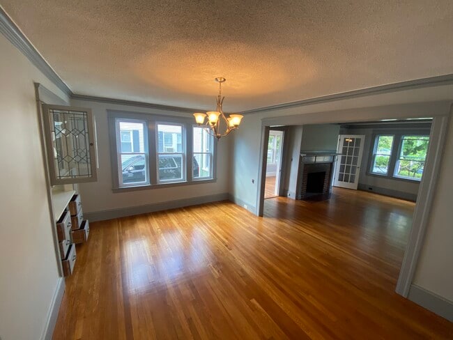 144 Russell St, Unit 1 in Worcester, MA - Building Photo - Building Photo