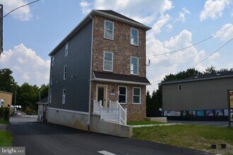 7631 Ridge Ave in Philadelphia, PA - Building Photo - Building Photo