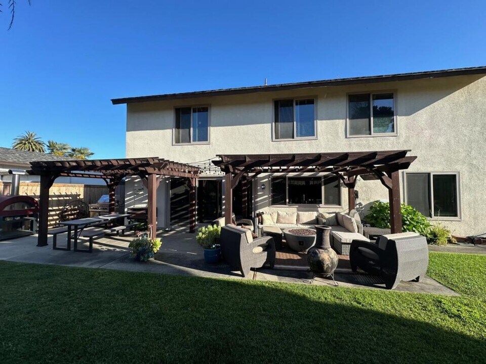 7166 Armstrong Rd in Goleta, CA - Building Photo