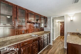 1835 Tree Line Dr in Carrollton, TX - Foto de edificio - Building Photo