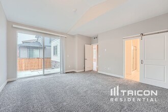 4947 S Addison Way in Aurora, CO - Building Photo - Building Photo