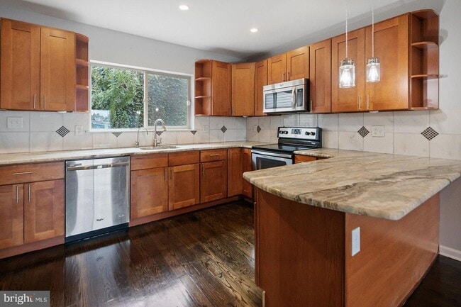 property at 2514 E Sergeant St