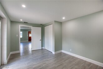 348 Crestwood Ave in Lehigh Acres, FL - Building Photo - Building Photo