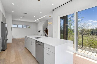 5605 Sunshine Dr in Austin, TX - Building Photo - Building Photo