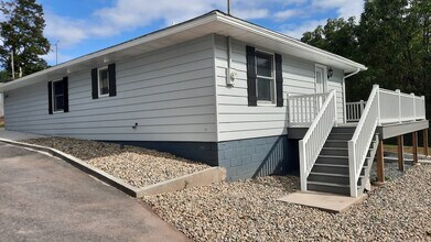 44 E Apple St in Ringtown, PA - Building Photo - Building Photo