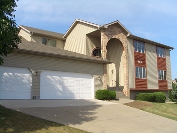 5791 Chapel Valley Rd in Fitchburg, WI - Foto de edificio