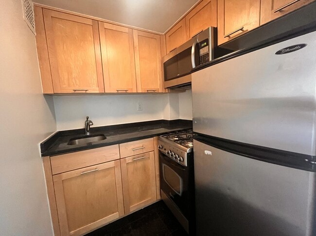 236 E 36th St, Unit LOBD0 in New York, NY - Foto de edificio - Building Photo