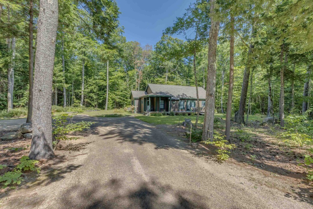 7 Paugus Rd in Holderness, NH - Building Photo