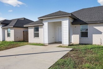 340 Uva Ln in Brownsville, TX - Building Photo - Building Photo