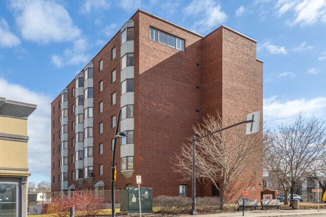 140 Montcalm St in Gatineau, QC - Building Photo - Building Photo
