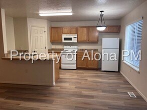 1055 W Pine Ave in Meridian, ID - Building Photo - Building Photo