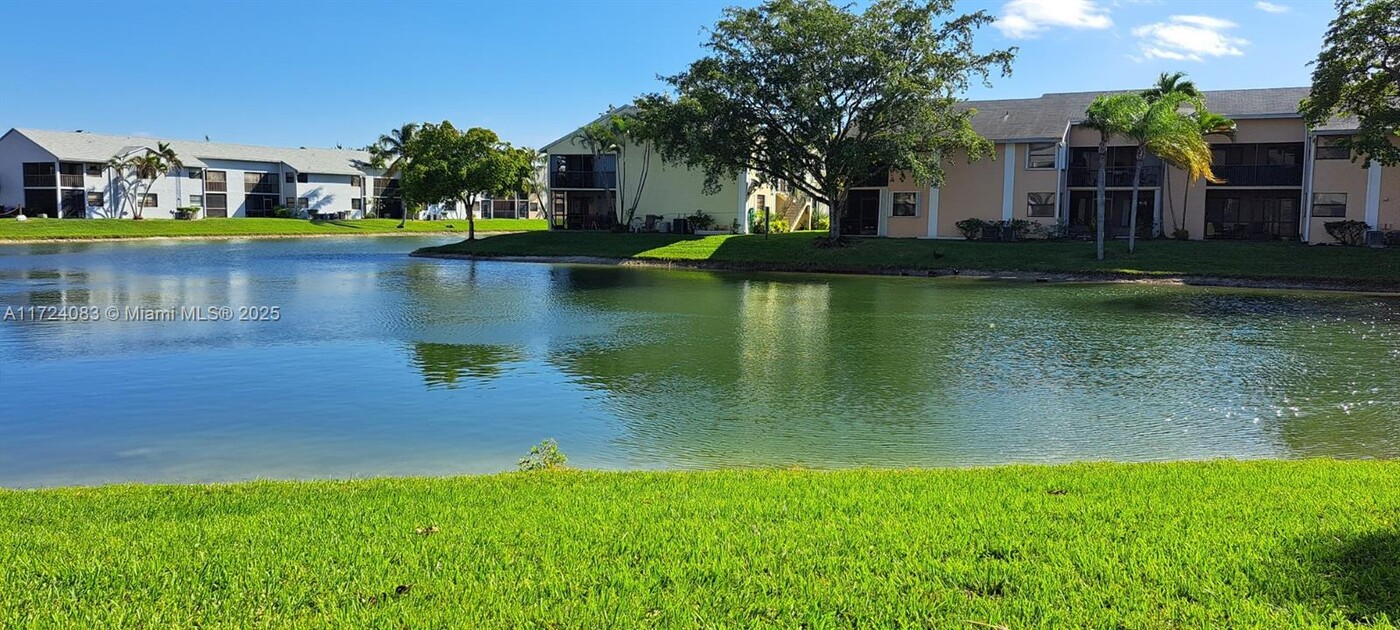 1000 Constitution Dr in Homestead, FL - Building Photo