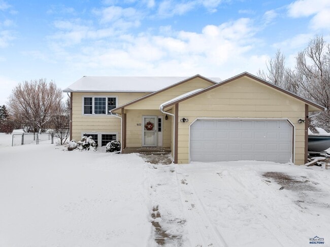 923 Virginia Ln in Rapid City, SD - Building Photo - Building Photo