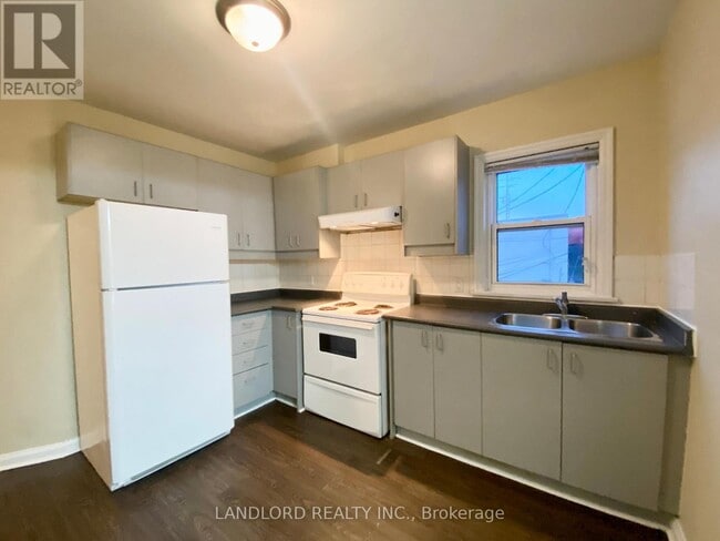 2A-22A Thyra Ave in Toronto, ON - Building Photo - Building Photo