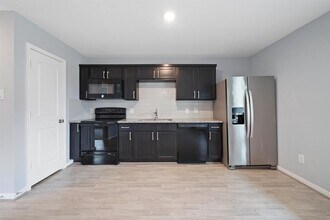 17038 Marie Vlg Dr in Conroe, TX - Building Photo - Building Photo