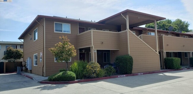 2255 Chestnut St in Livermore, CA - Building Photo - Building Photo