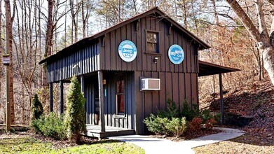 3059 Pittman Center Rd in Sevierville, TN - Building Photo - Building Photo