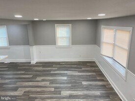 404 Abbott Rd in Hatboro, PA - Building Photo