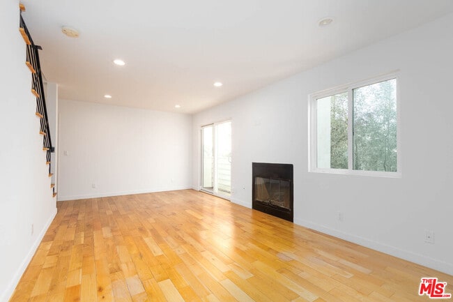 1016 Sanborn Ave in Los Angeles, CA - Building Photo - Building Photo