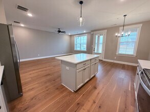 731 Bolivar Dr in Hernando, MS - Foto de edificio - Building Photo