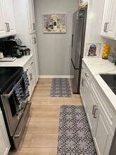 8145 Redlands St, Unit 106 in Playa Del Rey, CA - Foto de edificio - Building Photo