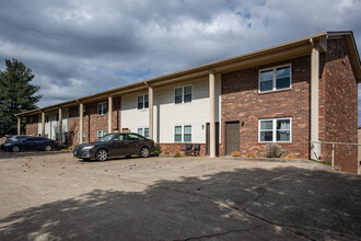 Jackson Manor in Columbia, TN - Building Photo - Building Photo