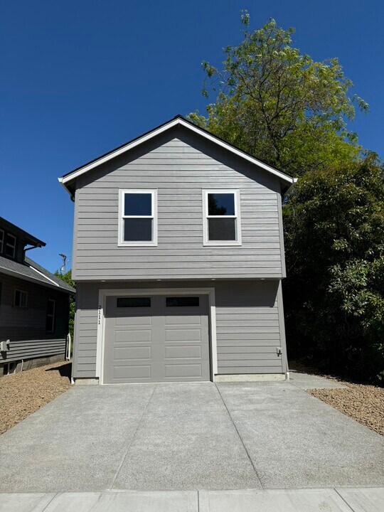 2111 E Mill Plain Blvd in Vancouver, WA - Building Photo