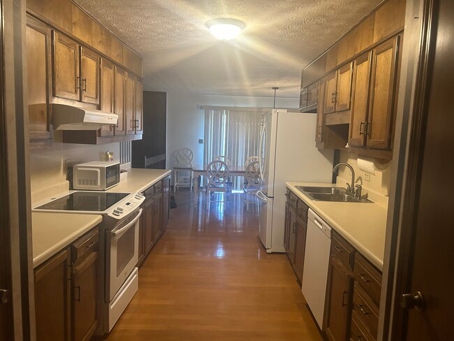property at 3215 Redona Dr