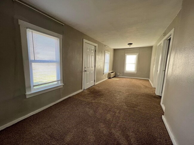 402 N Cedar St in Owasso, OK - Building Photo - Building Photo