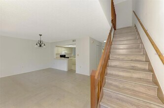 935 Sunridge Way, Unit B4 in Sarasota, FL - Building Photo - Building Photo