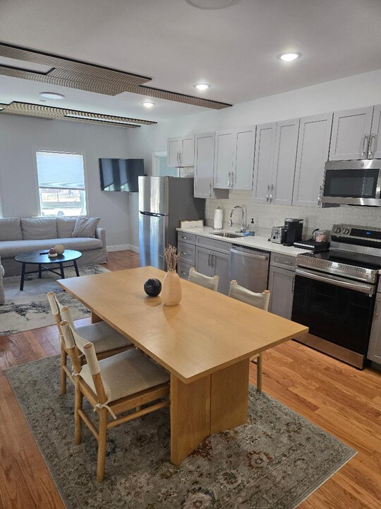 68 Main St, Unit 201 in Everett, MA - Building Photo