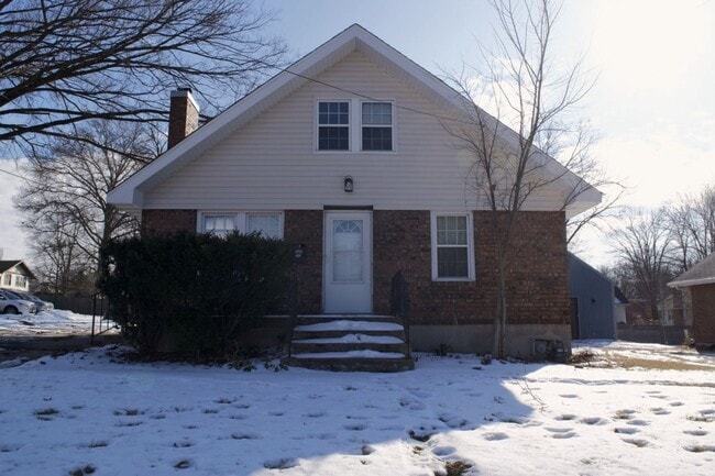 1006 W Broadway in Columbia, MO - Building Photo - Building Photo
