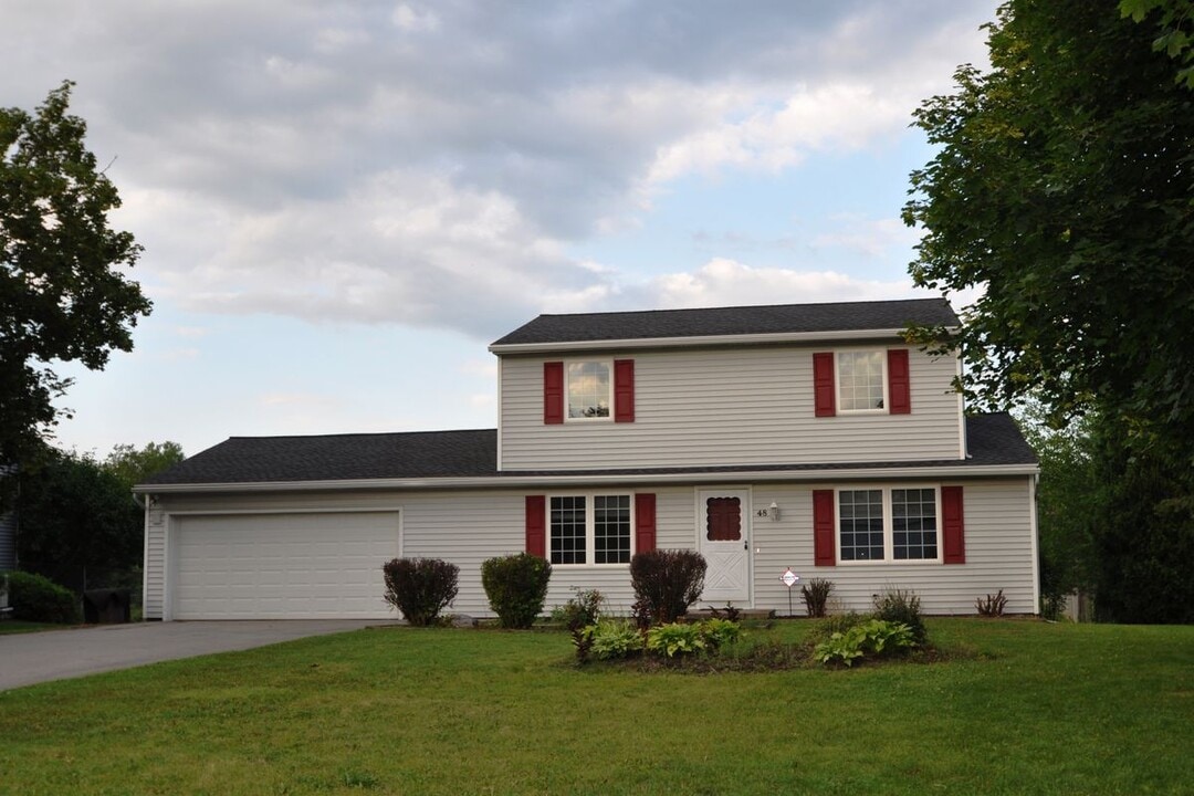 48 Delemere Blvd in Fairport, NY - Building Photo