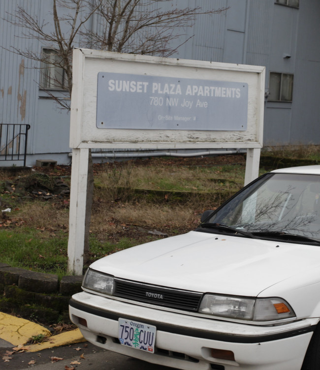 Sunset Plaza Apartments in Portland, OR - Foto de edificio - Building Photo